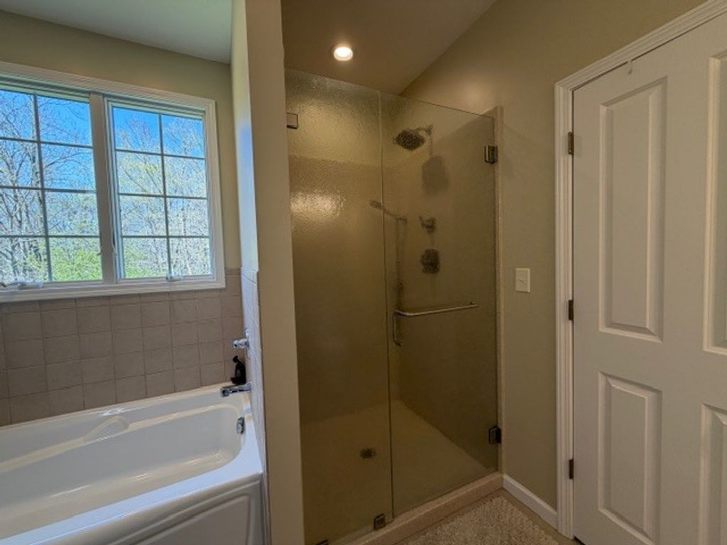 Image 13 of property listing at 3550 Bishop Road, Mt Vernon, IL 62864