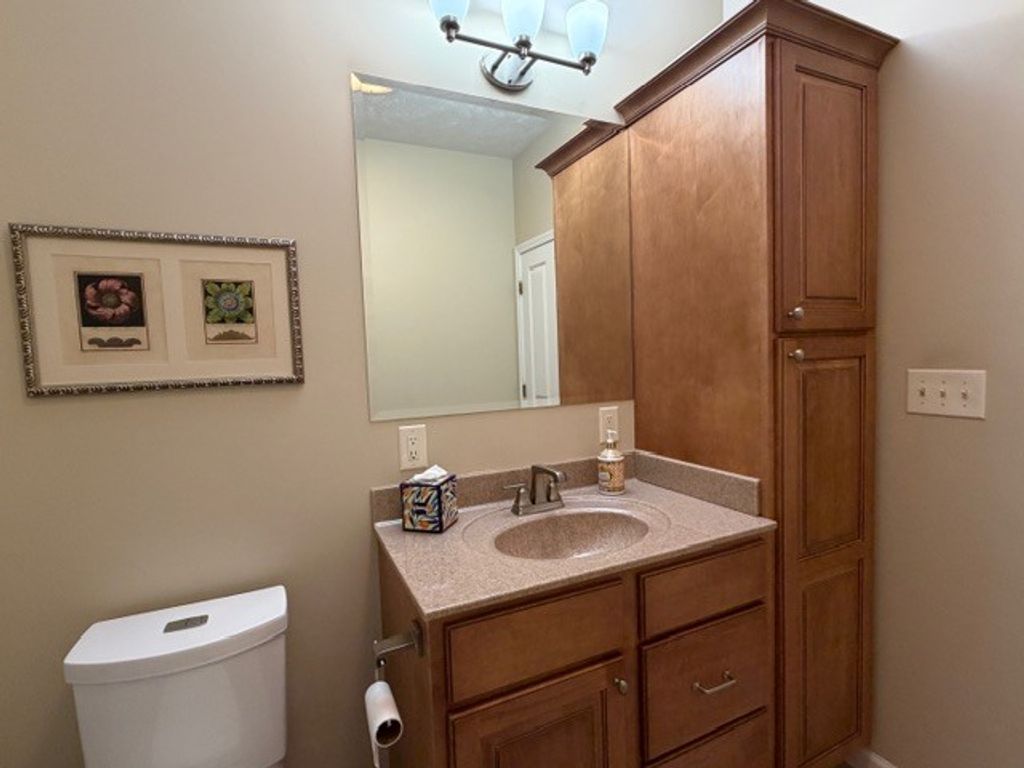 Image 16 of property listing at 3550 Bishop Road, Mt Vernon, IL 62864