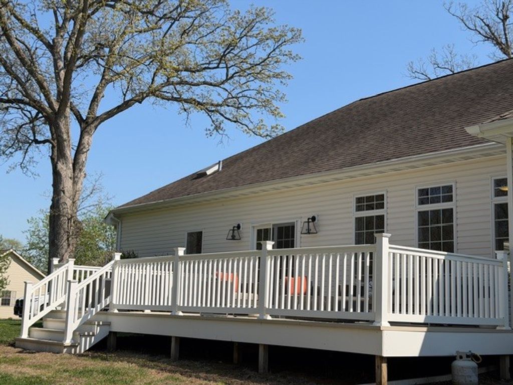 Image 4 of property listing at 3550 Bishop Road, Mt Vernon, IL 62864