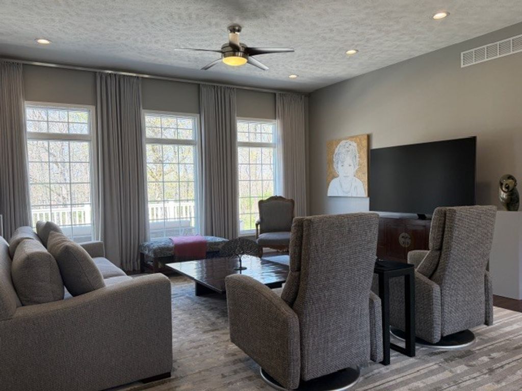 Image 9 of property listing at 3550 Bishop Road, Mt Vernon, IL 62864