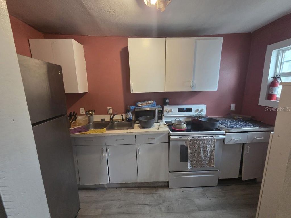 Image 5 of property listing at 1121 W 12TH STREET, Sanford, FL 32771