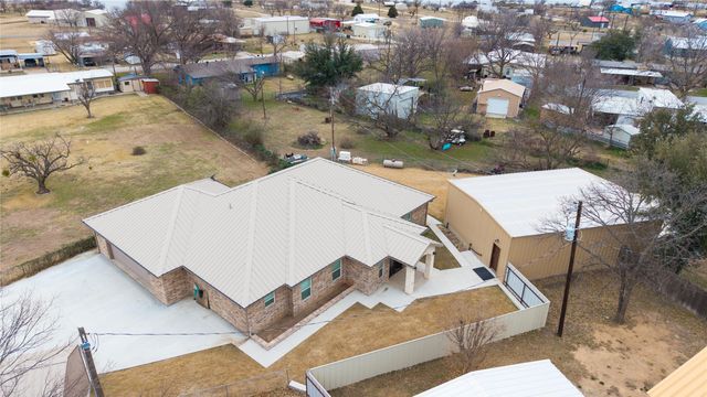 241 E Circle Drive, Coleman, TX 76834