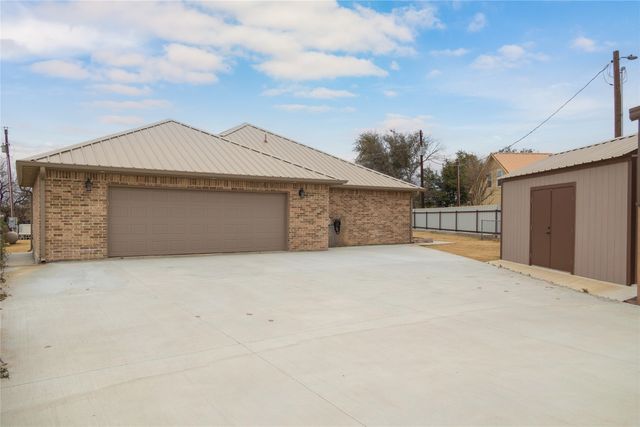 241 E Circle Drive, Coleman, TX 76834