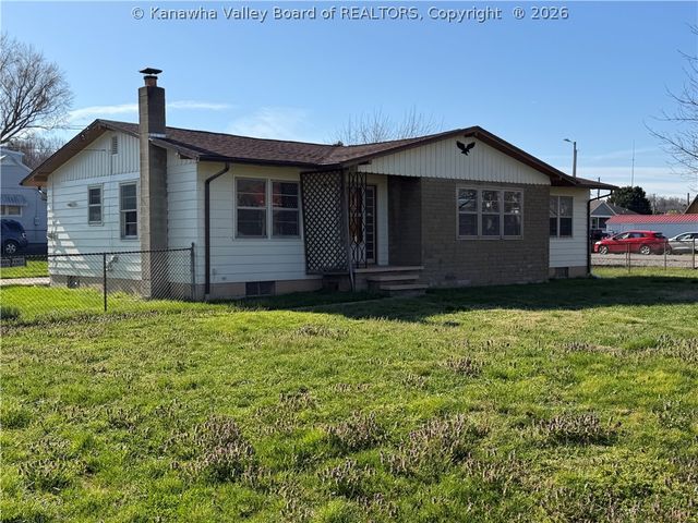 691 2nd Street, Mason, WV 25260