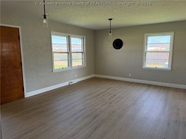 691 2nd Street, Mason, WV 25260