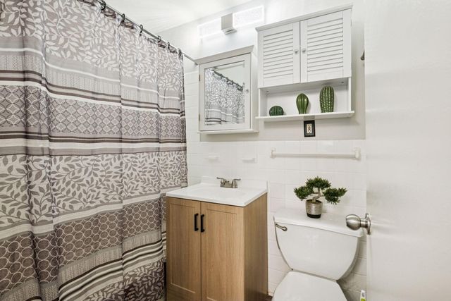 3237 15th Avenue S 21, Minneapolis, MN 55407