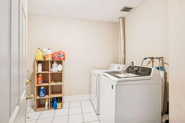 3237 15th Avenue S 21, Minneapolis, MN 55407