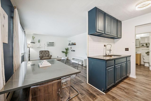 3237 15th Avenue S 21, Minneapolis, MN 55407