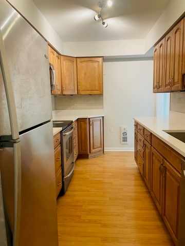 1930 Cherry Lane 221, Northbrook, IL 60062