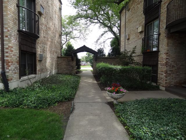 1930 Cherry Lane 221, Northbrook, IL 60062