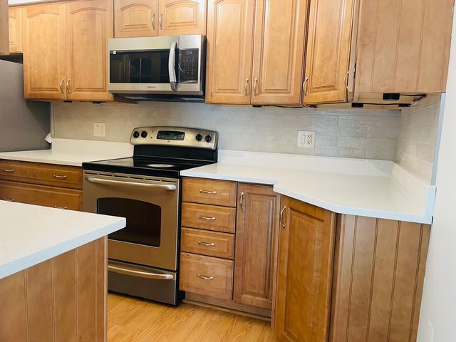1930 Cherry Lane 221, Northbrook, IL 60062
