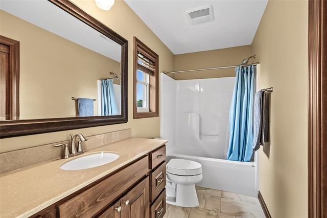1300 Whistling Straits Court, Altoona, WI 54720