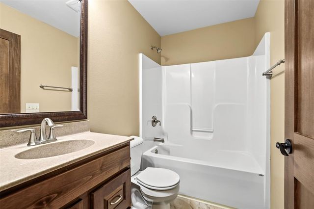 1300 Whistling Straits Court, Altoona, WI 54720