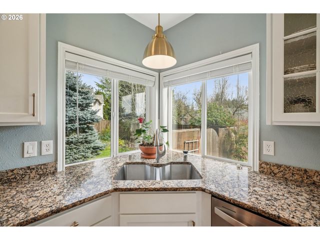 11989 Se SOVEREIGN Dr, Happy Valley, OR 97086