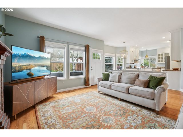 11989 Se SOVEREIGN Dr, Happy Valley, OR 97086