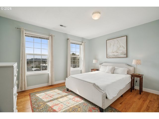 11989 Se SOVEREIGN Dr, Happy Valley, OR 97086