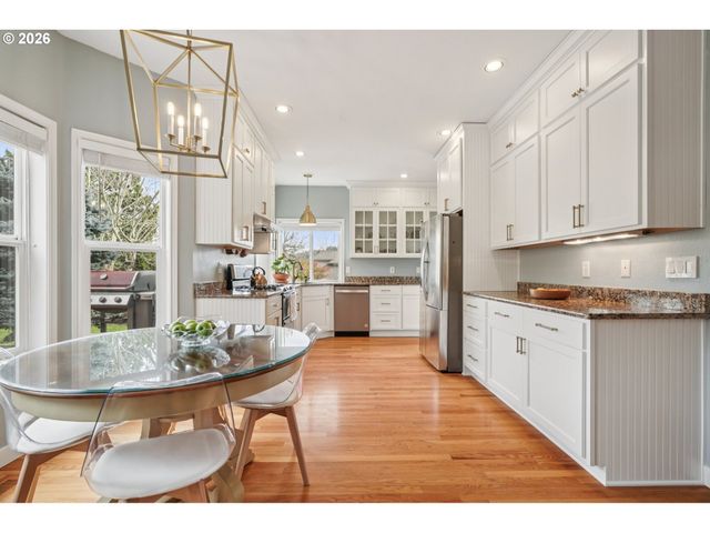 11989 Se SOVEREIGN Dr, Happy Valley, OR 97086