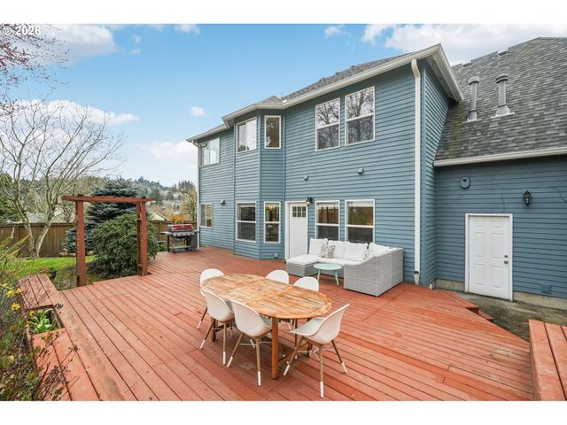 11989 Se SOVEREIGN Dr, Happy Valley, OR 97086