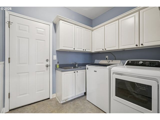 11989 Se SOVEREIGN Dr, Happy Valley, OR 97086