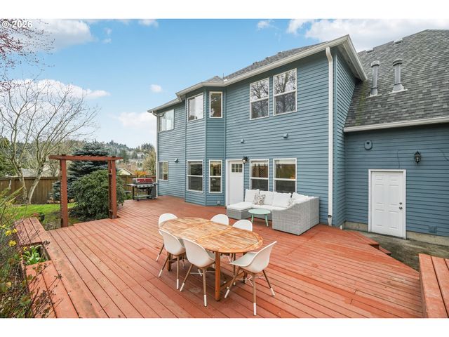 11989 Se SOVEREIGN Dr, Happy Valley, OR 97086