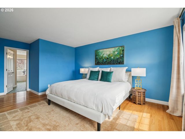 11989 Se SOVEREIGN Dr, Happy Valley, OR 97086