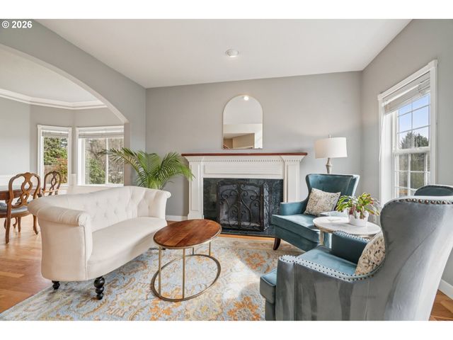 11989 Se SOVEREIGN Dr, Happy Valley, OR 97086