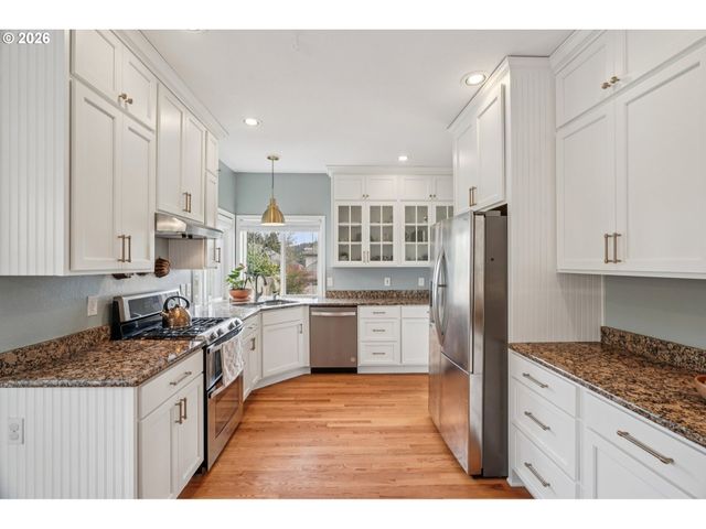 11989 Se SOVEREIGN Dr, Happy Valley, OR 97086