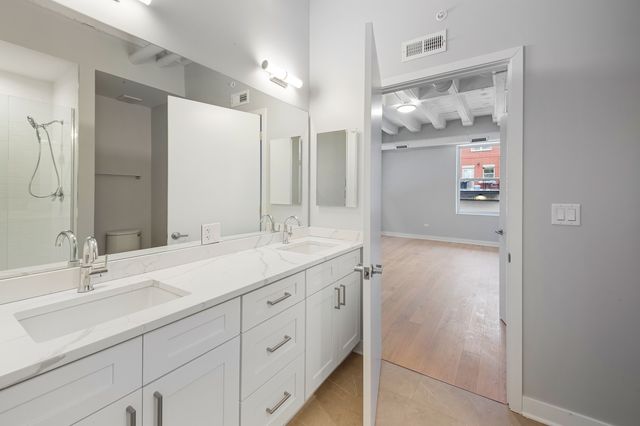 4637 N Ashland Avenue 103, Chicago, IL 60640