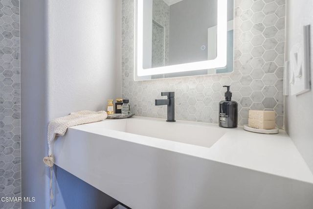 5445 Via Nicola, Newbury Park, CA 91320