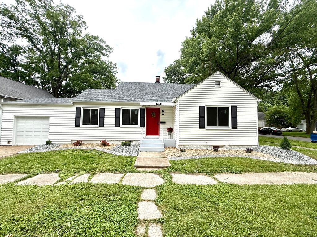 Image 1 of property listing at 635 S Sycamore Street, Centralia, IL 62801