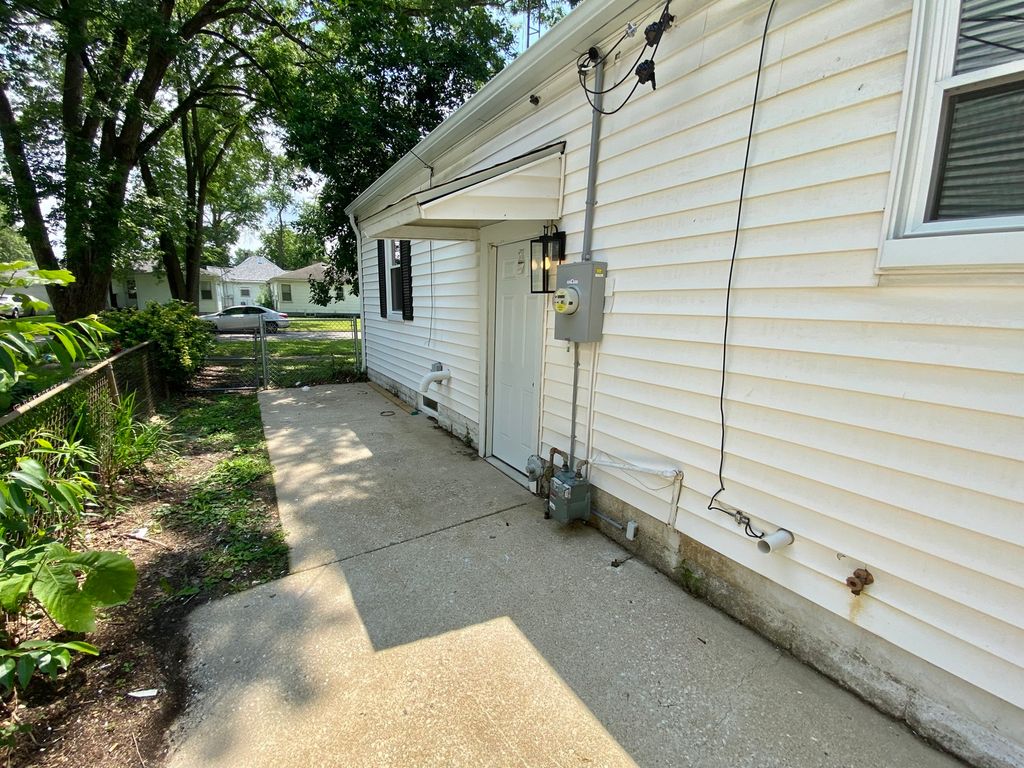 Image 13 of property listing at 635 S Sycamore Street, Centralia, IL 62801