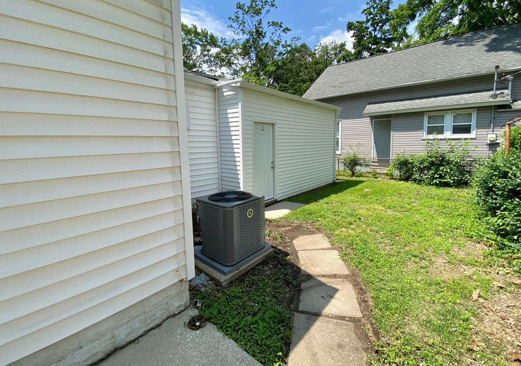 Image 14 of property listing at 635 S Sycamore Street, Centralia, IL 62801