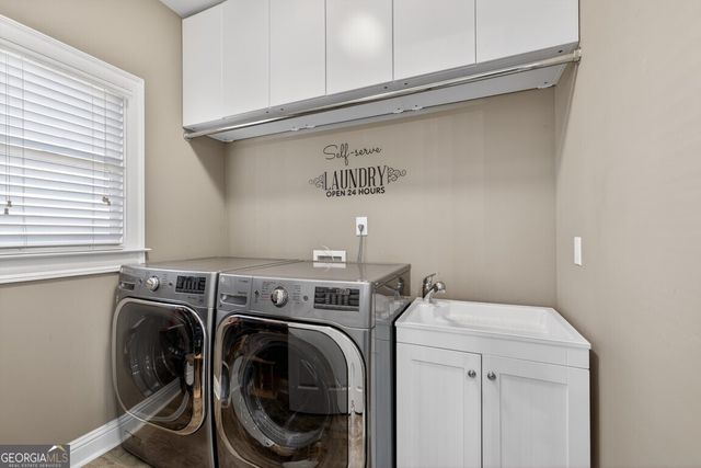 8023 Sleepy Lagoon Way, Flowery Branch, GA 30542