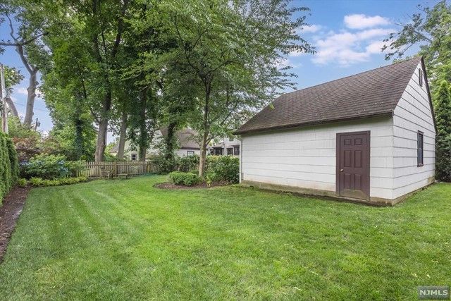40 Stanford Place, Glen Ridge, NJ 07028