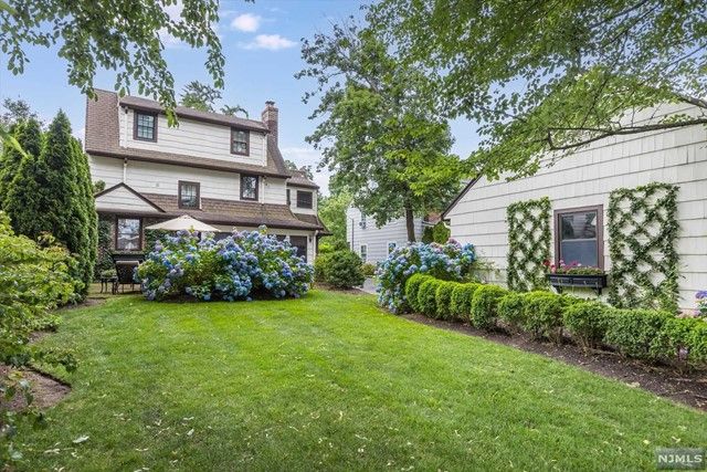 40 Stanford Place, Glen Ridge, NJ 07028
