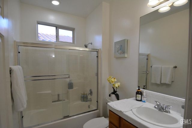 243 Bloomfield Drive, Bakersfield, CA 93312