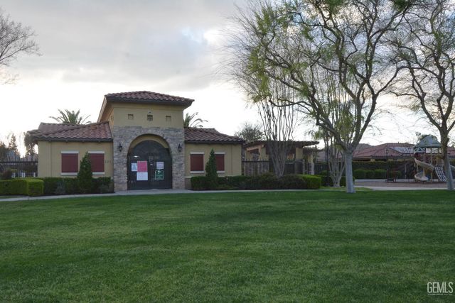 243 Bloomfield Drive, Bakersfield, CA 93312