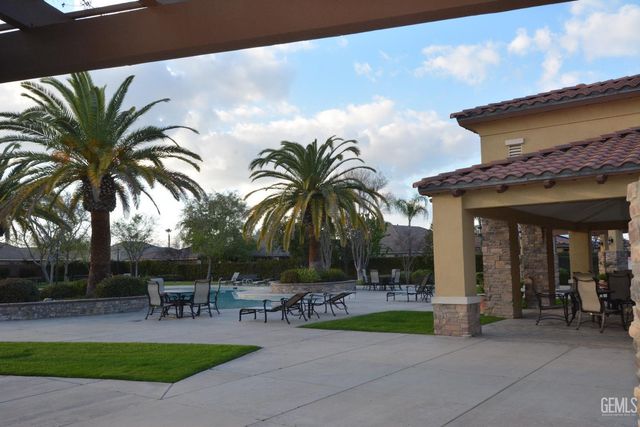 243 Bloomfield Drive, Bakersfield, CA 93312