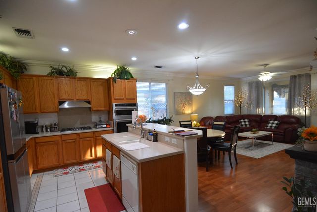 243 Bloomfield Drive, Bakersfield, CA 93312