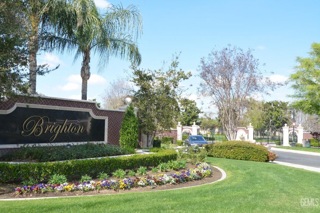 243 Bloomfield Drive, Bakersfield, CA 93312