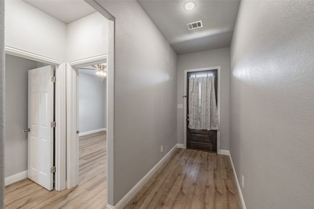 402 S Robbins Street, Cleburne, TX 76031