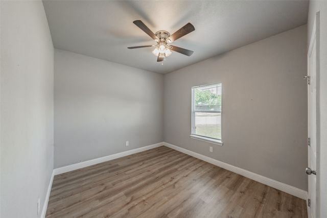 402 S Robbins Street, Cleburne, TX 76031