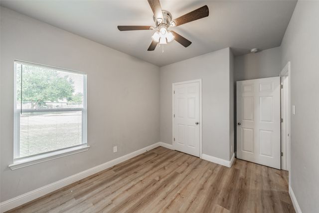 402 S Robbins Street, Cleburne, TX 76031