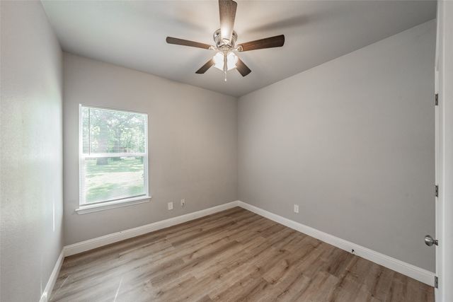 402 S Robbins Street, Cleburne, TX 76031