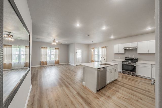 402 S Robbins Street, Cleburne, TX 76031