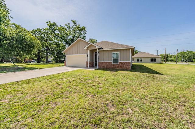 402 S Robbins Street, Cleburne, TX 76031