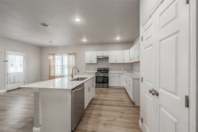 402 S Robbins Street, Cleburne, TX 76031