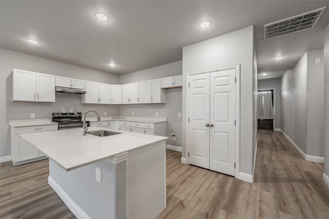 402 S Robbins Street, Cleburne, TX 76031