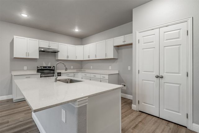 402 S Robbins Street, Cleburne, TX 76031