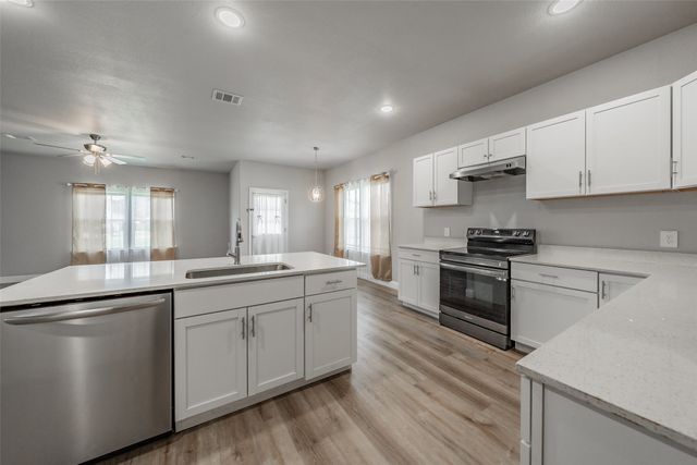 402 S Robbins Street, Cleburne, TX 76031